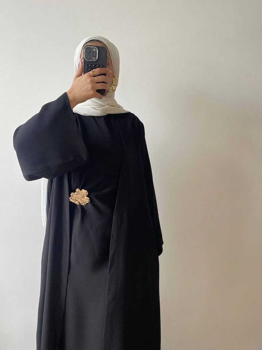 Noir Brooch Abaya Set